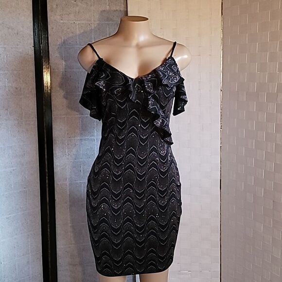BRAND NEW BLASHE SEQUIINS L MINI V-NECK DRESS - Picture 4 of 13